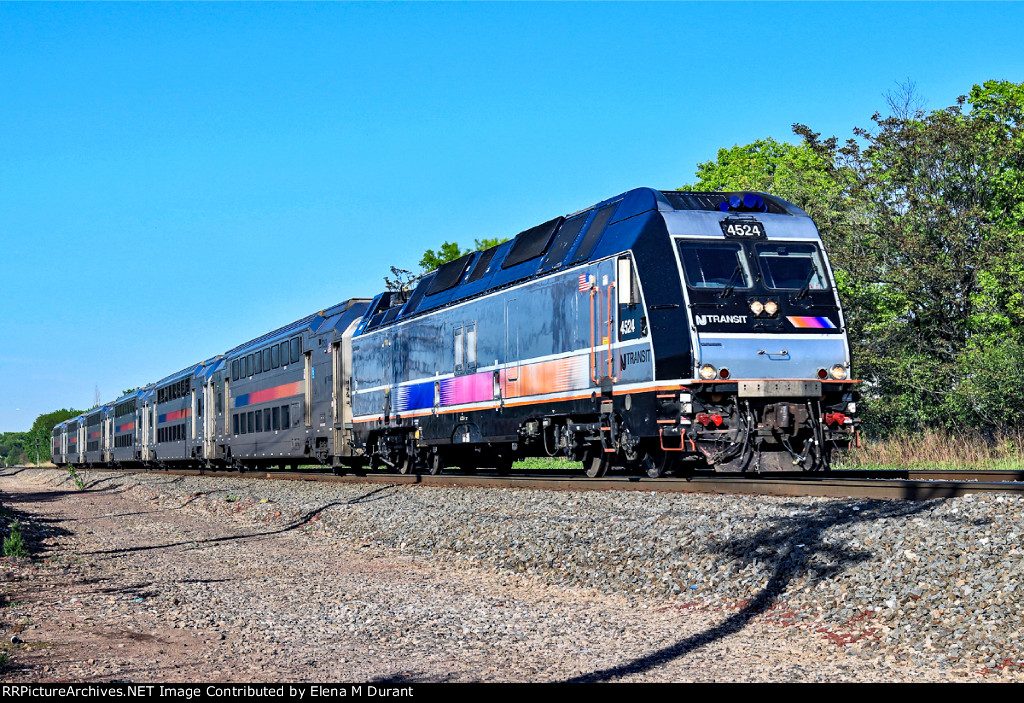 NJT 4524 on train 5737